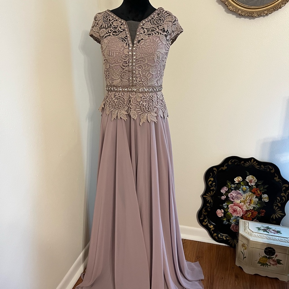 Aspeed Lace Maxi Dress in Lavender